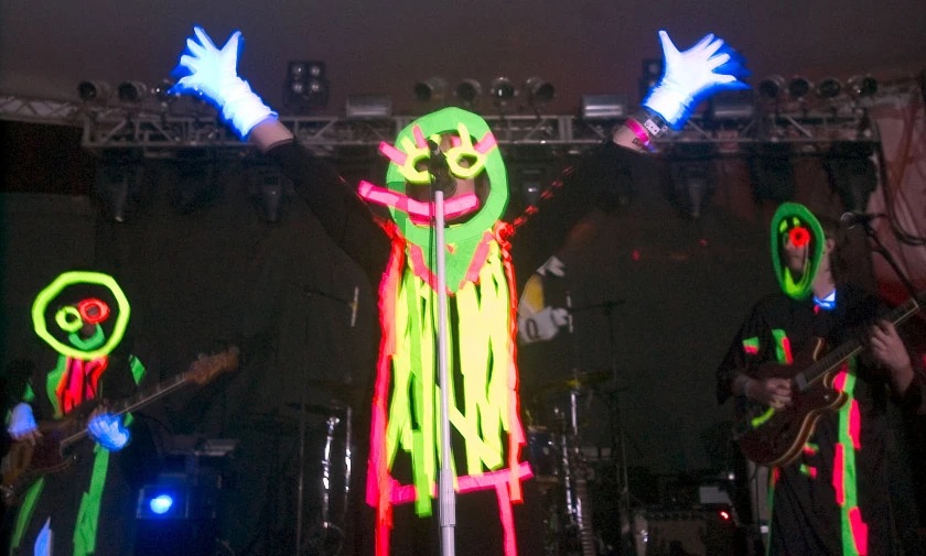 Sia wearing a glowing suit in 2008